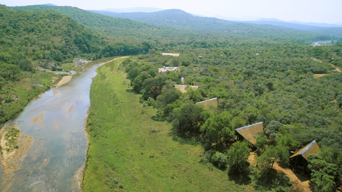 aerial view : lodge & river suite along Mkuze river aerial view : lodge & river suite along Mkuze river
