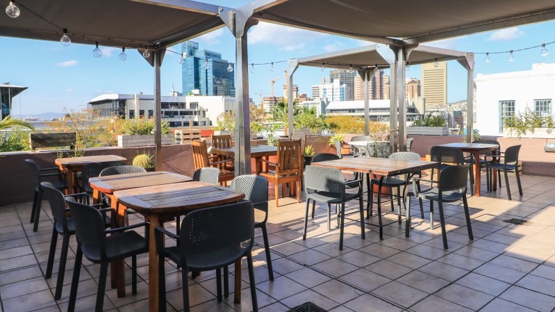 de-waterkant-village-facilities-cafe-charles-rooftop-deck-2