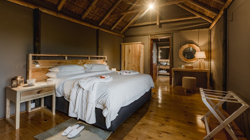 Bukela Game Lodge Luxury Safari Tent (2) Bukela Game Lodge Luxury Safari Tent (2)
