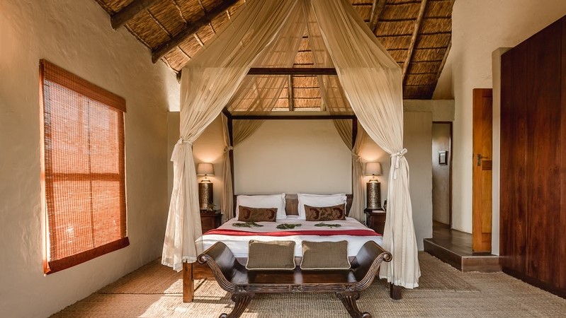 Hlosi Game Lodge Luxury Family Suite (2) Hlosi Game Lodge Luxury Family Suite (2)
