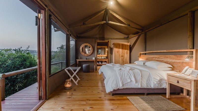 Hlosi Game Lodge Luxury Safari Tent (2) Hlosi Game Lodge Luxury Safari Tent (2)