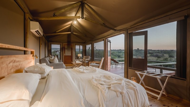 Hlosi Game Lodge Luxury Safari Tent (3) Hlosi Game Lodge Luxury Safari Tent (3)