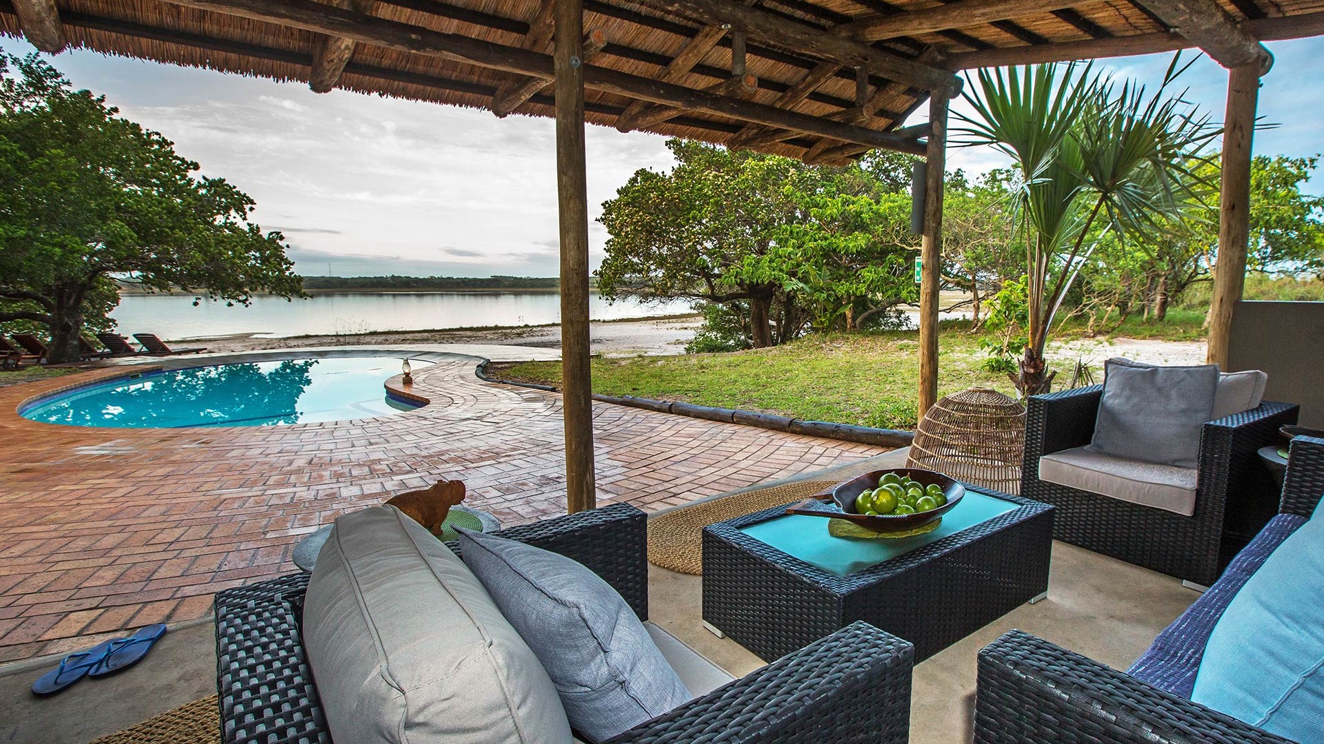 Kosi-Forest-Lodge-Pool-Lounge
